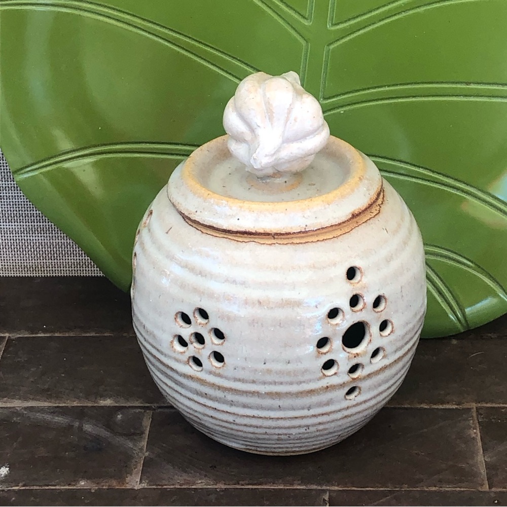 Studio Pottery Handmade Glazed Stoneware Signed Garlic Keeper - Picture 5 of 12
